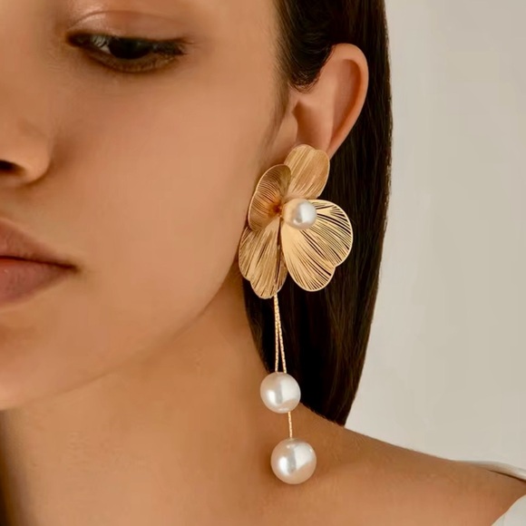LAST! Romantic Flower Petal Long Tassel Drop Earrings Faux Pearl 2 Part Earrings - Picture 7 of 7